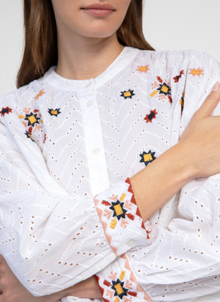 Solyno White Floral Embroidered Blouse by An'ge